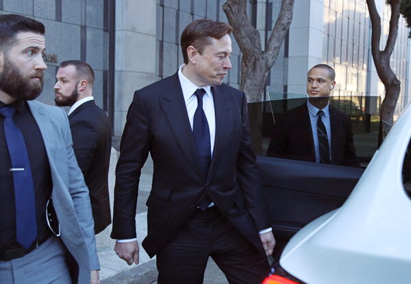 López Obrador y Elon Musk hablarán para abordar la llegada de Tesla a México - MarketData