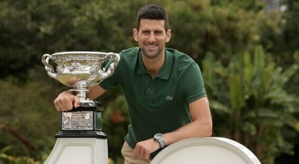 Versus / Novak Djokovic demuestra grandeza ayudando a un vagabundo
