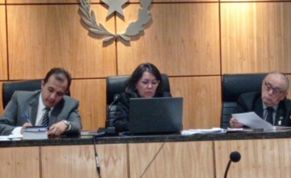 Dictan 27 años de condena para hombre que mató a hachazos a su pareja