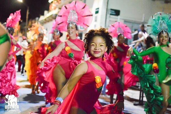 Comparsa uruguaya se presentará mañana en el Carnaval Encarnaceno 2023 - Nacionales - ABC Color