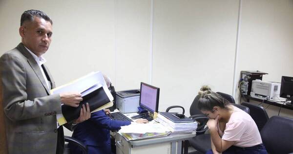 La Nación / Juez ordenó prisión para asistente fiscal y abogadas imputadas por tráfico de influencia