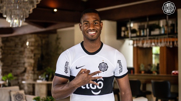 Oficialmente Jhohan Romaña es nuevo jugador de Olimpia