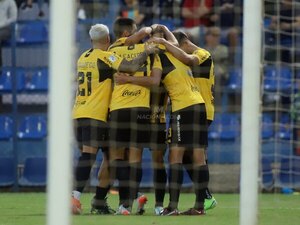 Versus / Guarani aplasta a Resistencia y se acomoda en la tabla del Apertura