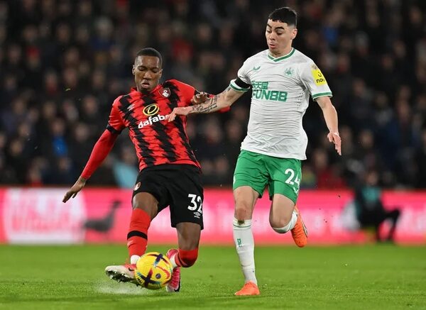 Newcastle enfrenta hoy al Liverpool - Fútbol Internacional - ABC Color