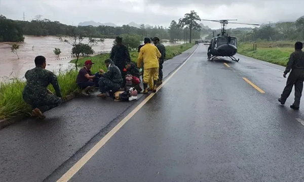 Comunidad bajo agua pide asistencia a las autoridades