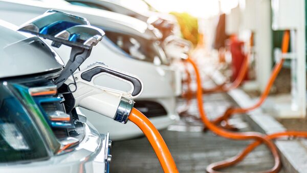 Anuncian inversión de USD 10 millones para instalar cargadores de vehículos eléctricos | 1000 Noticias