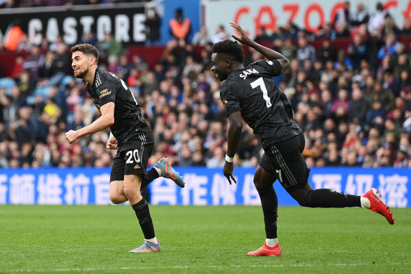 Versus / En un partidazo, Arsenal remonta y vuelve a ganar en la Premier League después de tres partidos