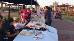 Mujeres emprendedoras realizan feria en la costanera de Encarnación - Nacionales - ABC Color