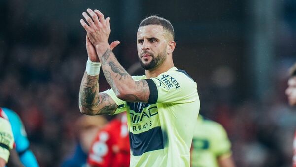 El Manchester City entrega el liderato