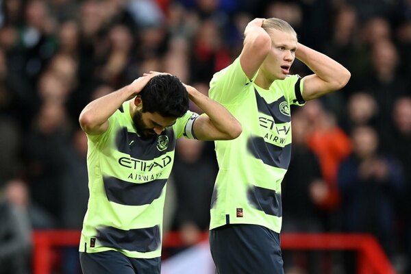 Versus / Manchester City se frena ante el Nottingham Forest y vuelve a ceder el liderato