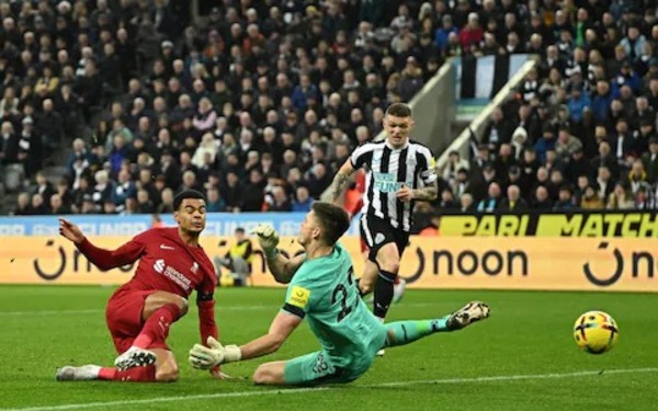 Newcastle y Almirón caen ante el Liverpool | 1000 Noticias