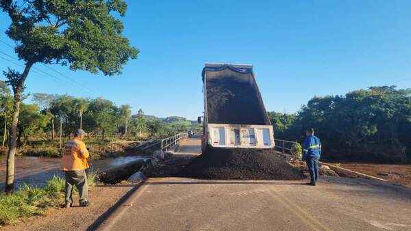 MOPC trabaja para rehabilitar tramos afectados por desbordes hídricos en Amambay