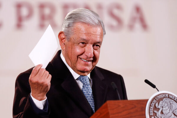 López Obrador firma decreto para reservar 234.855 hectáreas de litio a México - MarketData