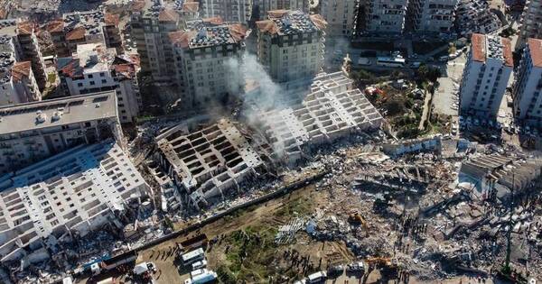 La Nación / Casi 85.000 edificios derrumbados
