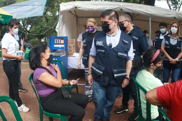 Exigirán carnet de vacunación o test COVID negativo para ingreso a eventos sociales | 1000 Noticias