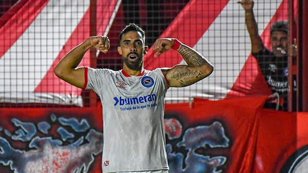 Versus / ¡Qué golazo! La obra de arte que hizo Gabriel Ávalos en Argentina