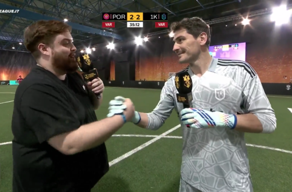 Versus / El día en que un streamer le hizo un gol a Iker Casillas