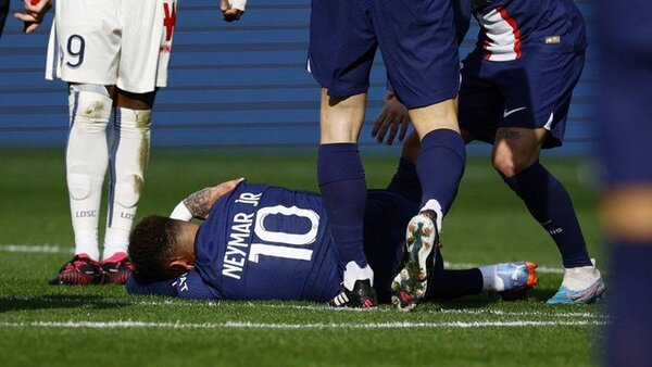 Neymar sufre un esguince de tobillo