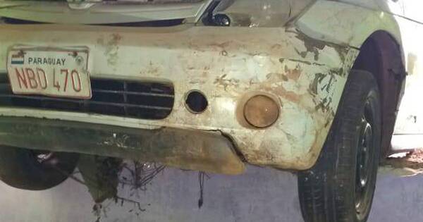 La Nación / Auto quedó incrustado en la pared de una casa