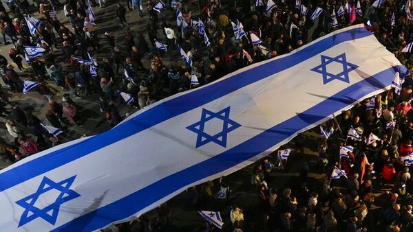 Multitudinaria protesta en Tel Aviv contra la reforma judicial impulsada por Netanyahu