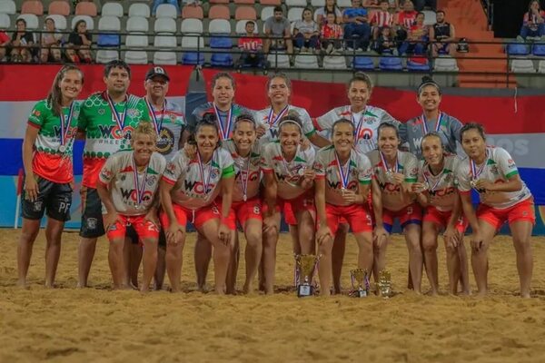 Fútbol playa: El femenino de Areguá arrasó - Polideportivo - ABC Color