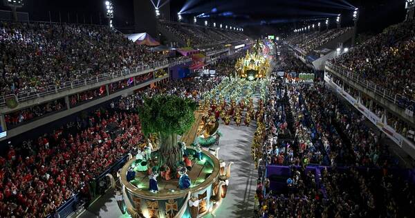 La Nación / El Sambódromo de Río volvió a rebosar de fantasía y desparpajo