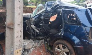 Joven chocó contra columna y falleció