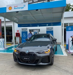 El BMW i4 inauguró el primer cargador eléctrico de Shell | Tecnología | 5Días
