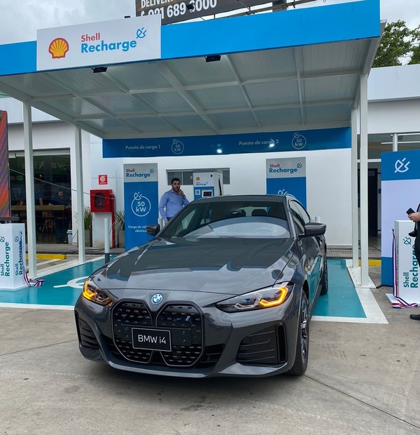 El BMW i4 inauguró el primer cargador eléctrico de Shell | Tecnología | 5Días