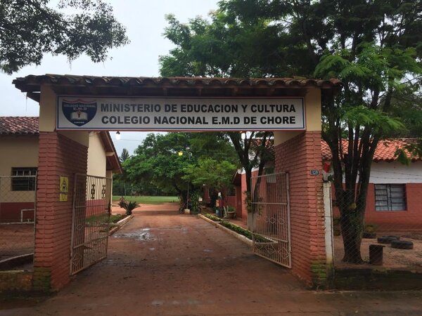 Estudiantes de colegio de Choré reciben año lectivo con protesta | 1000 Noticias