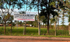 Con pancarta Consejo Directivo de la FCE pide "respetos" a lo resuelto por la máxima autoridad - OviedoPress