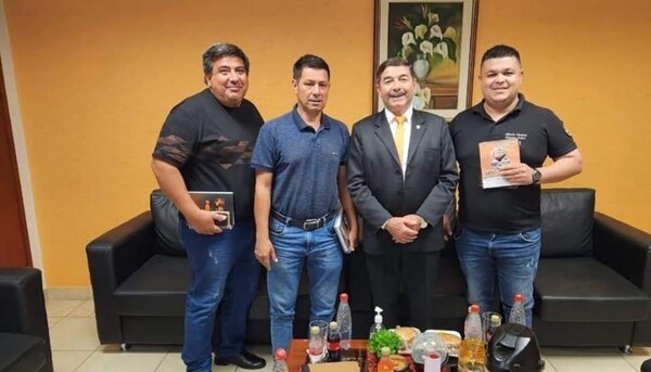 Carlos Núñez recibe el apoyo de importantes referentes políticos de Villarrica - Noticiero Paraguay