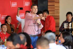 Santi Peña gana en todas las encuestas de febrero