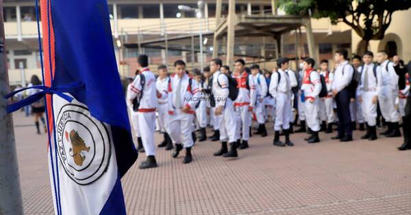 La Nación / Estudiantes del CNC piden mejorar infraestructura en el inicio de año lectivo