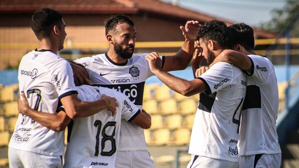 Olimpia es cómodo líder de la Reserva