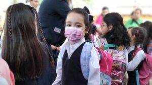 Nahiara, la niña que recibió un corazón, fue hoy a su primer día de clases