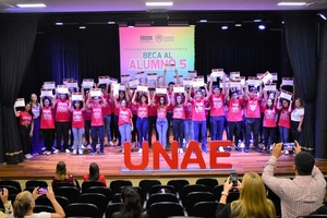 UNAE entrega 45 becas universitarias en el marco de su programa de excelencia “Beca al alumno 5” | Empresas | 5Días