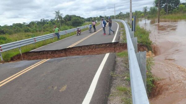 Desborde del río Aquidabán destroza una ruta asfaltada