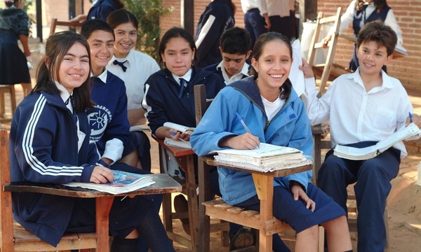 Ministro de Educación cree que se debe pagar más impuestos | Telefuturo