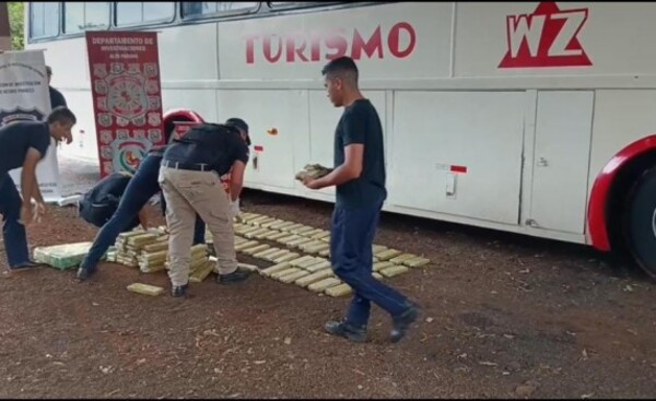 Hallan panes de marihuana en bus que transportaba a niños futbolistas