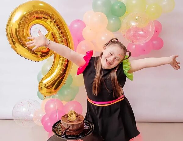 Victoria, la hija de Nicole Sautu y Víctor Gavilán, cumplió 9 años - Gente - ABC Color