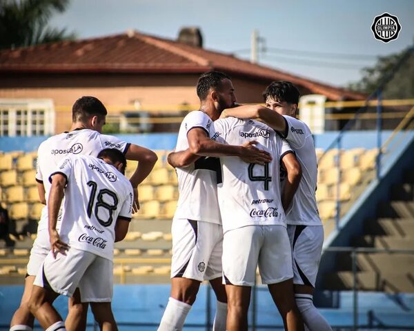 Olimpia quedó solo en la cima de la Reserva - Fútbol - ABC Color