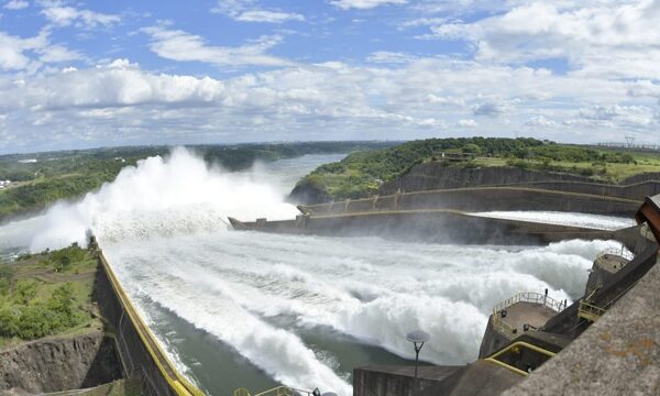 Tras siete años, Itaipu volvió a abrir dos canaletas de su vertedero
