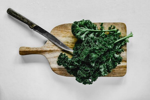 Todo sobre las hojas verdes y la nutrición de la col rizada