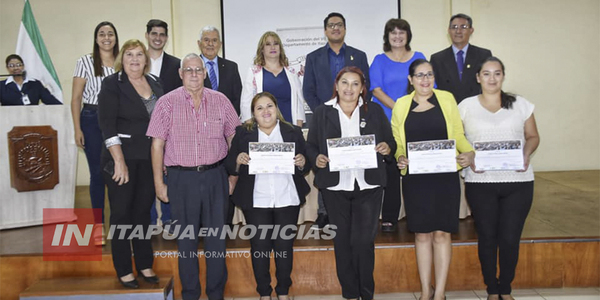 ENTREGARON CERTIFICADOS A PARTICIPANTES DE CURSO DE CAPACITACIÓN EN COOPERATIVISMO - Itapúa Noticias