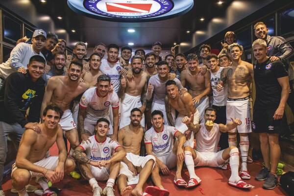 [VIDEO] Atendé el golazo que anotó un paraguayo en el fútbol curepa