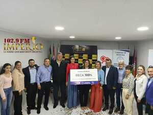 Grupo Classic Center y Fundación Cardenal Newman realizan entrega de beca para la carrera de Medicina - Radio Imperio