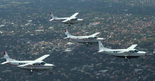 La Nación / Fuerza Aérea Paraguaya cumplirá un siglo de vigencia e iniciaron ensayos aéreos para la celebración
