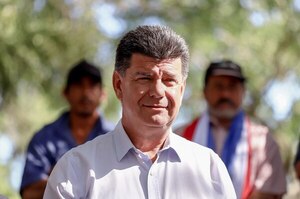 Auto de Efraín Alegre protagoniza accidente contra auto de periodista | 1000 Noticias
