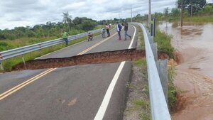 Desborde del río Aquidabán destroza ruta asfaltada en Concepción